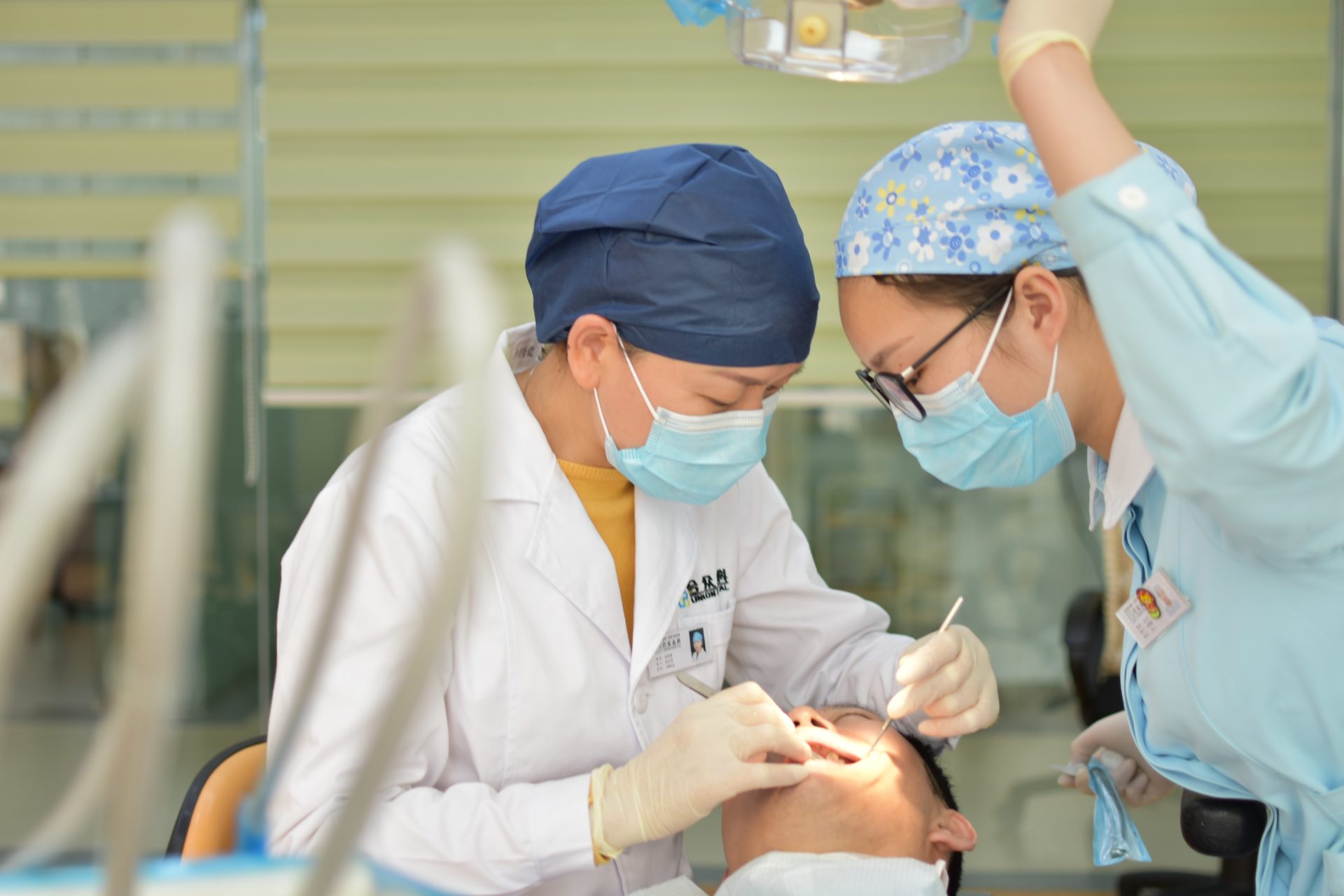 Qual a diferença entre Limpeza e uma Raspagem Periodontal?