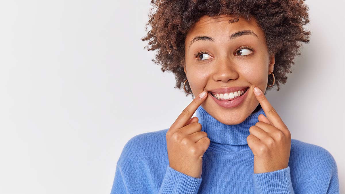 O Impacto Psicológico das Facetas de Porcelana: Como um Sorriso Bonito Pode Melhorar sua Autoconfiança e Bem-Estar Geral