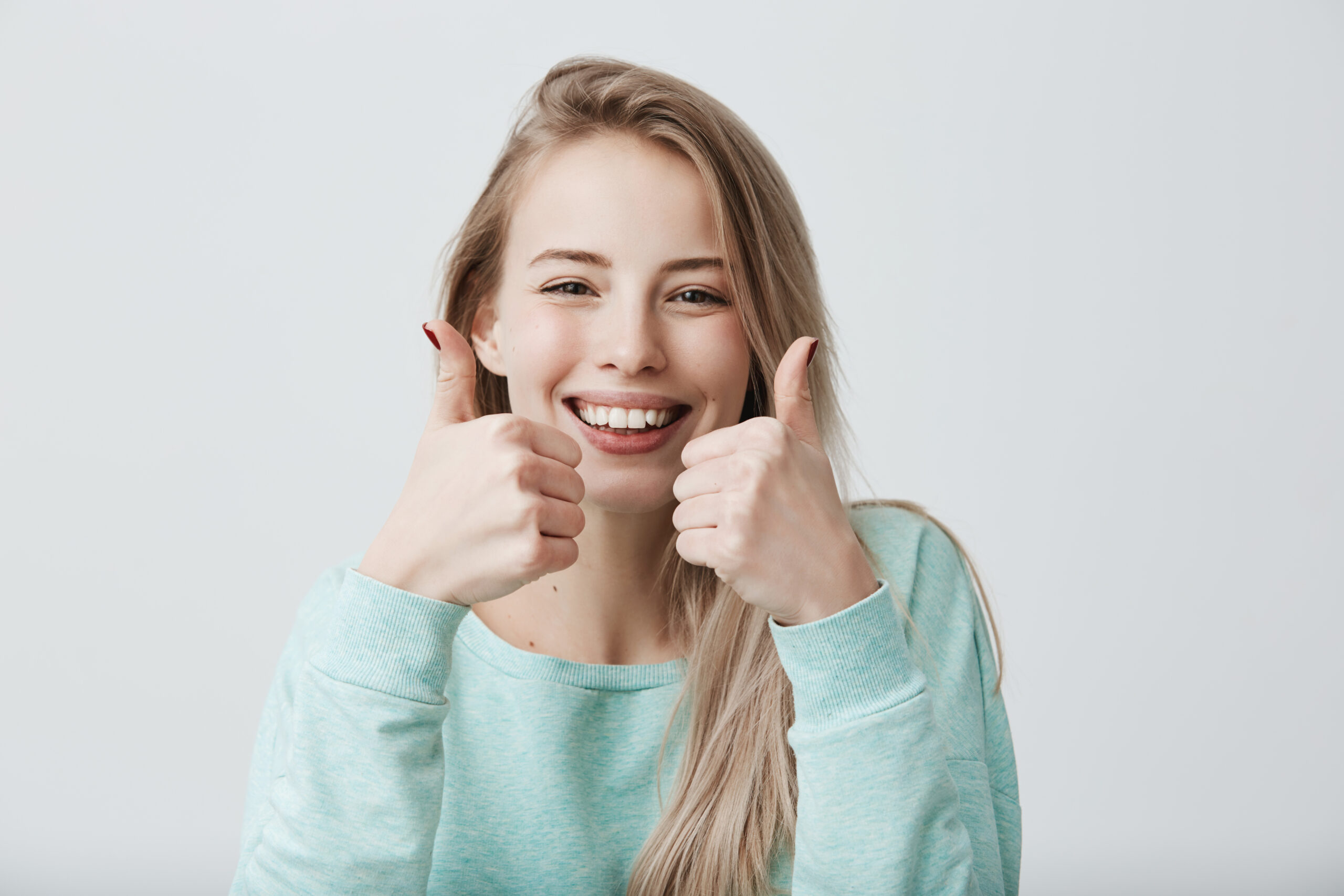 Adesivos Cerâmicos ou Lentes de Contato em Dentes: Qual a Melhor Opção para o Seu Sorriso?