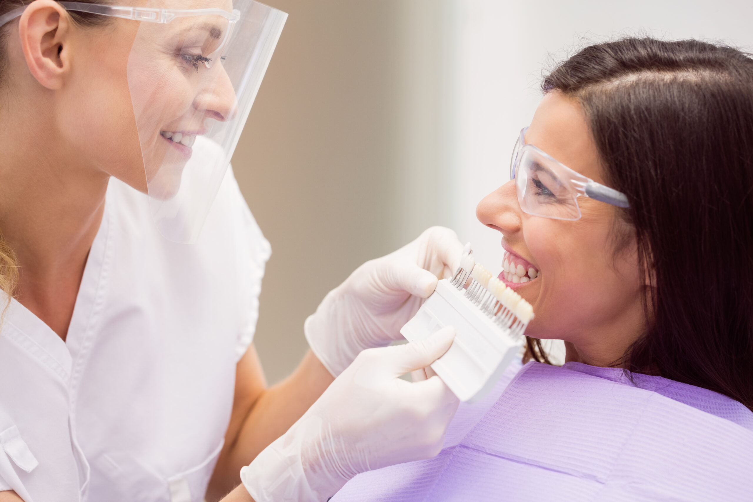 Transforme sua estética dental: Revelando os benefícios das lentes de contato para seus dentes