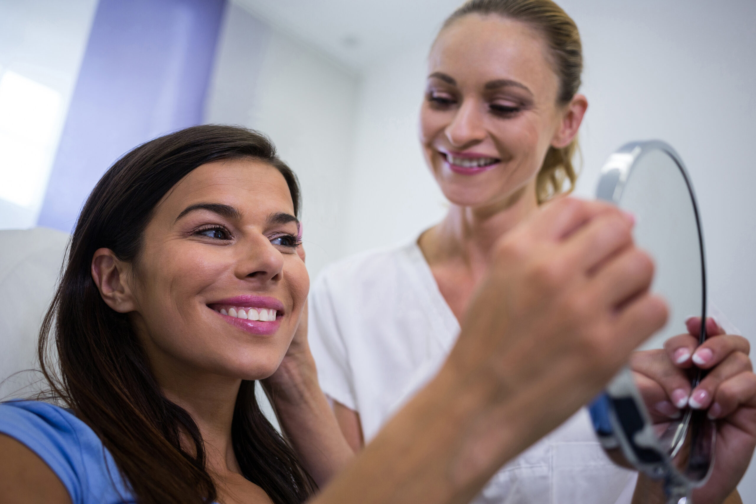 Como as lentes de contato dentais podem corrigir dentes apinhados
