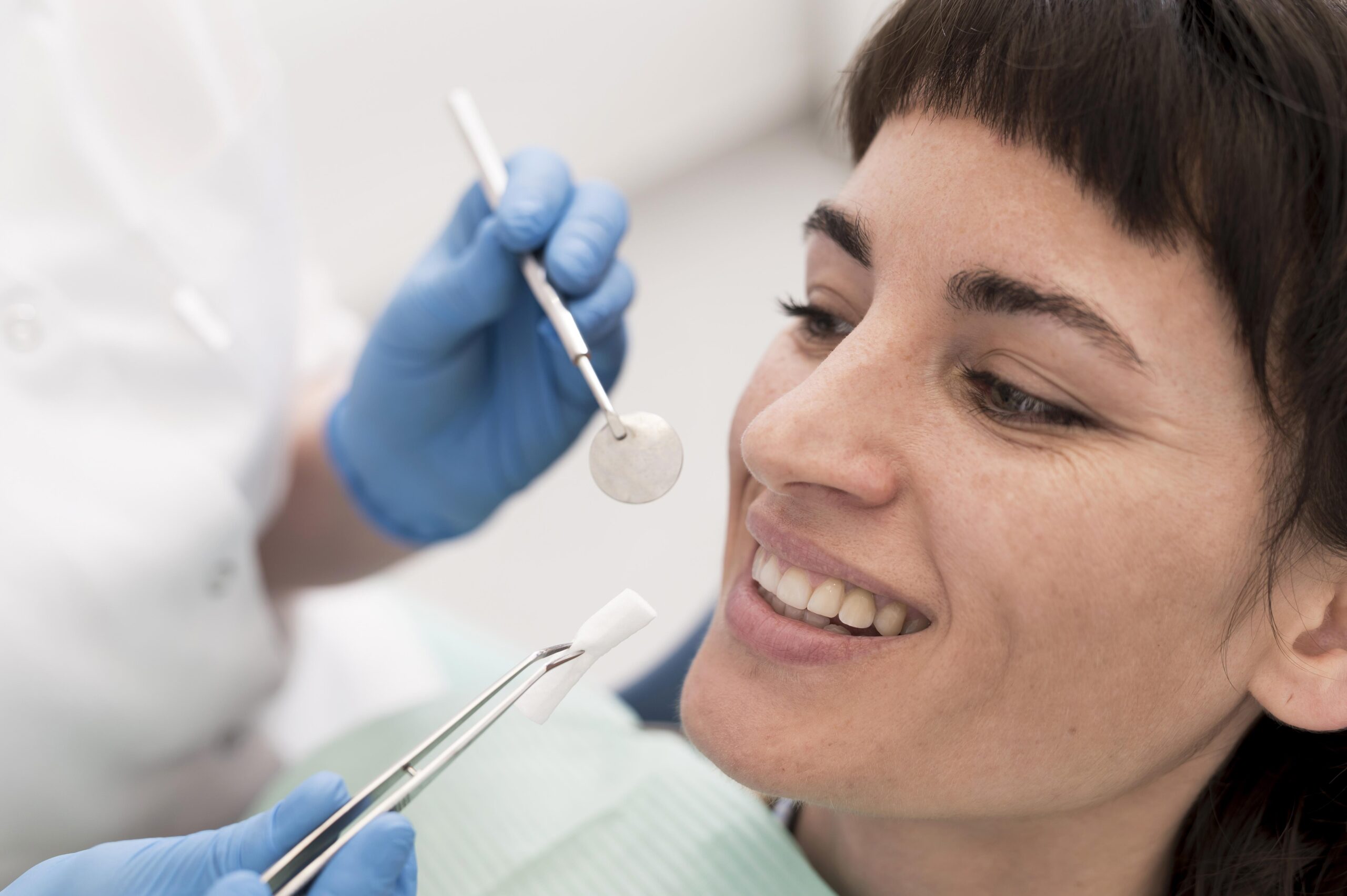 Um guia passo a passo: O Procedimento para Colocar Lentes de Contato nos Dentes