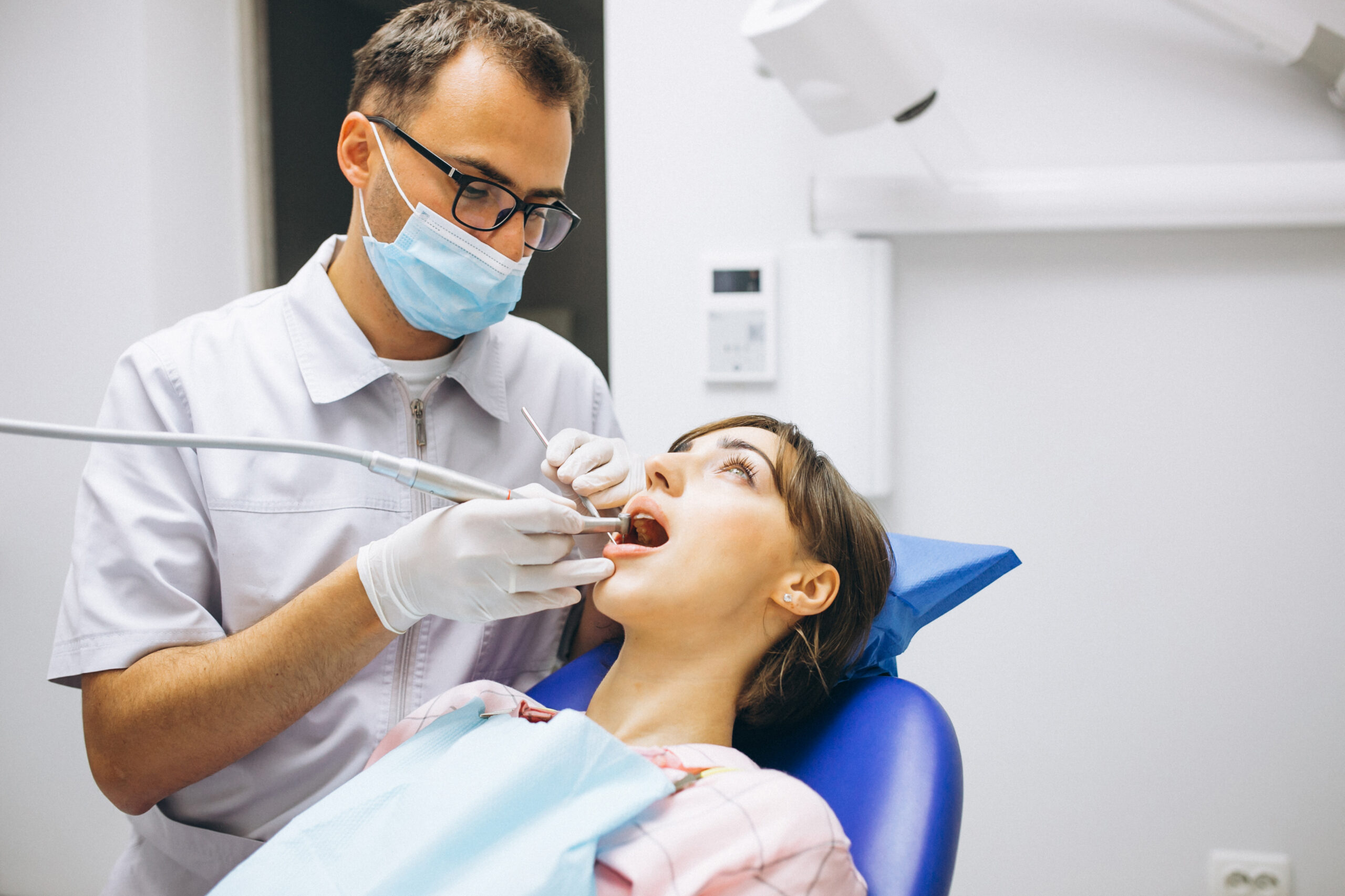 Lentes de Contato Dentais e Tratamento Conservador: Uma Abordagem Eficiente
